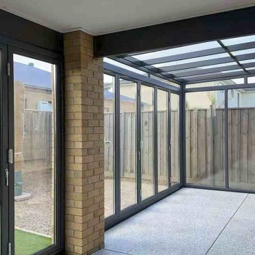 Modern sunroom with sliding doors and roof